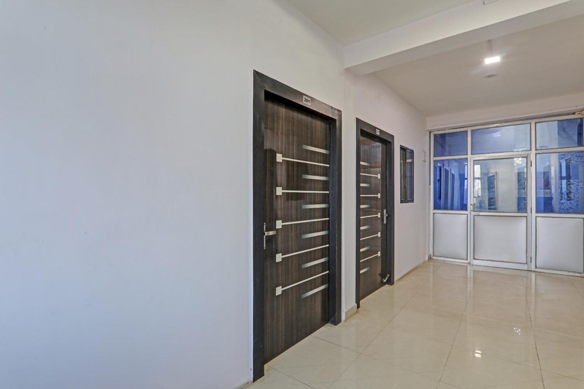 Oyo Flagship 81064 Chaudhary In Hotel Gorakhpur Exterior photo